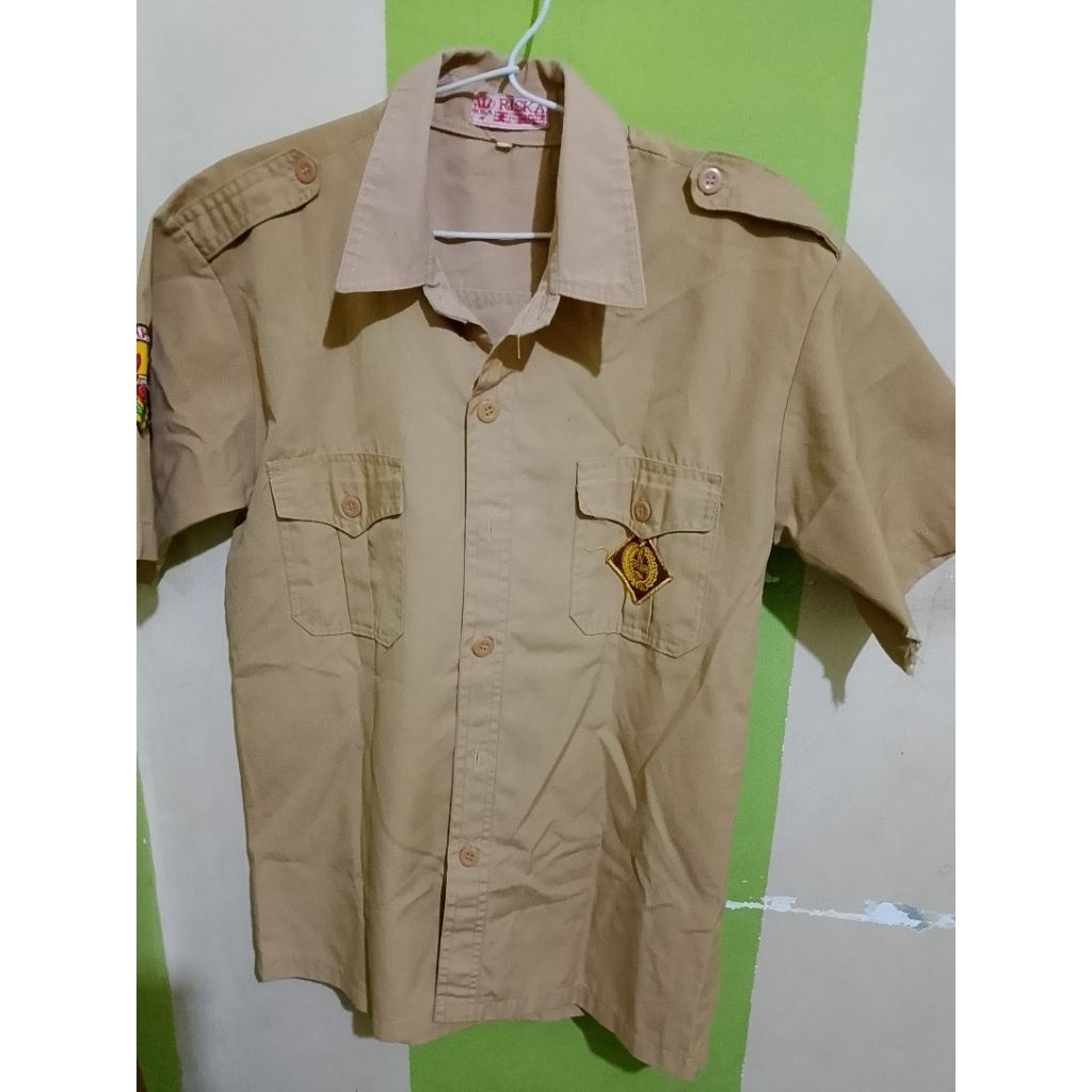 Seragam pramuka(baca deskripsi)