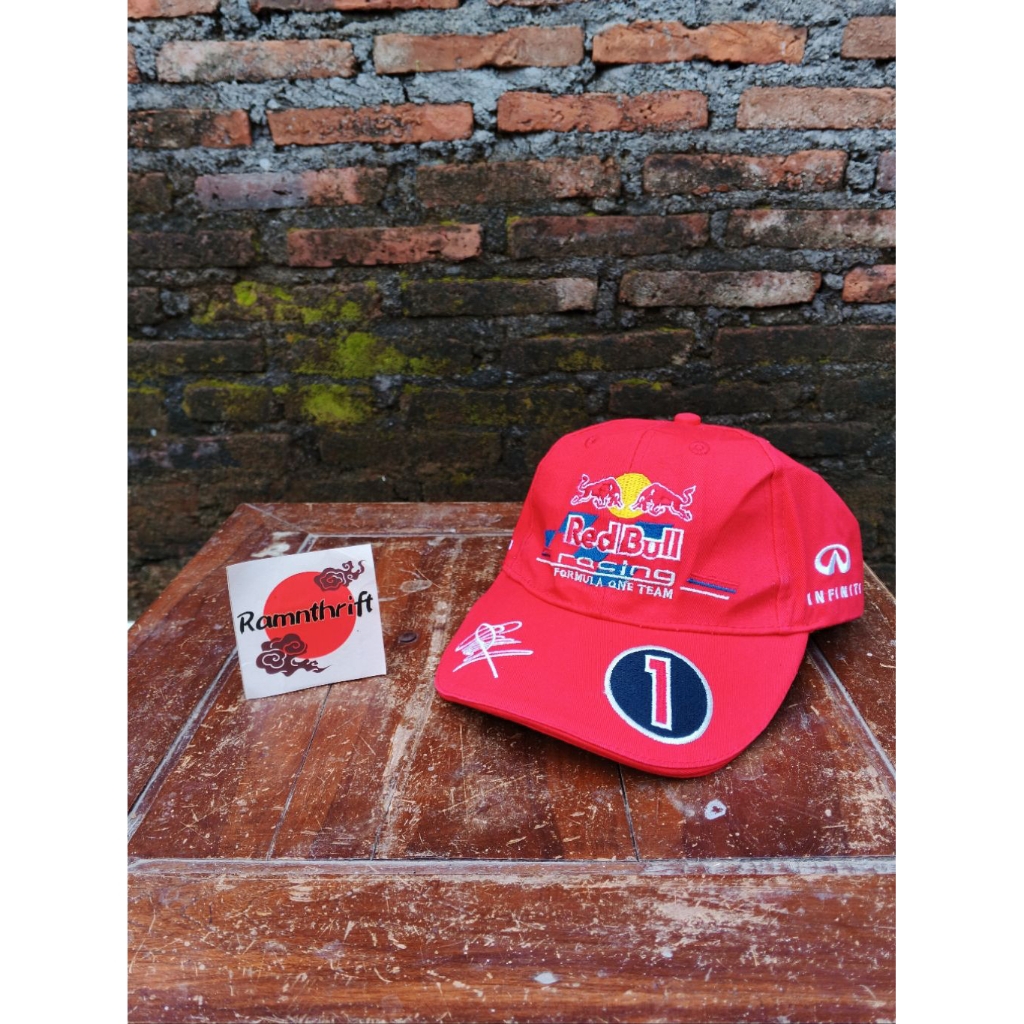 topi redbull racing