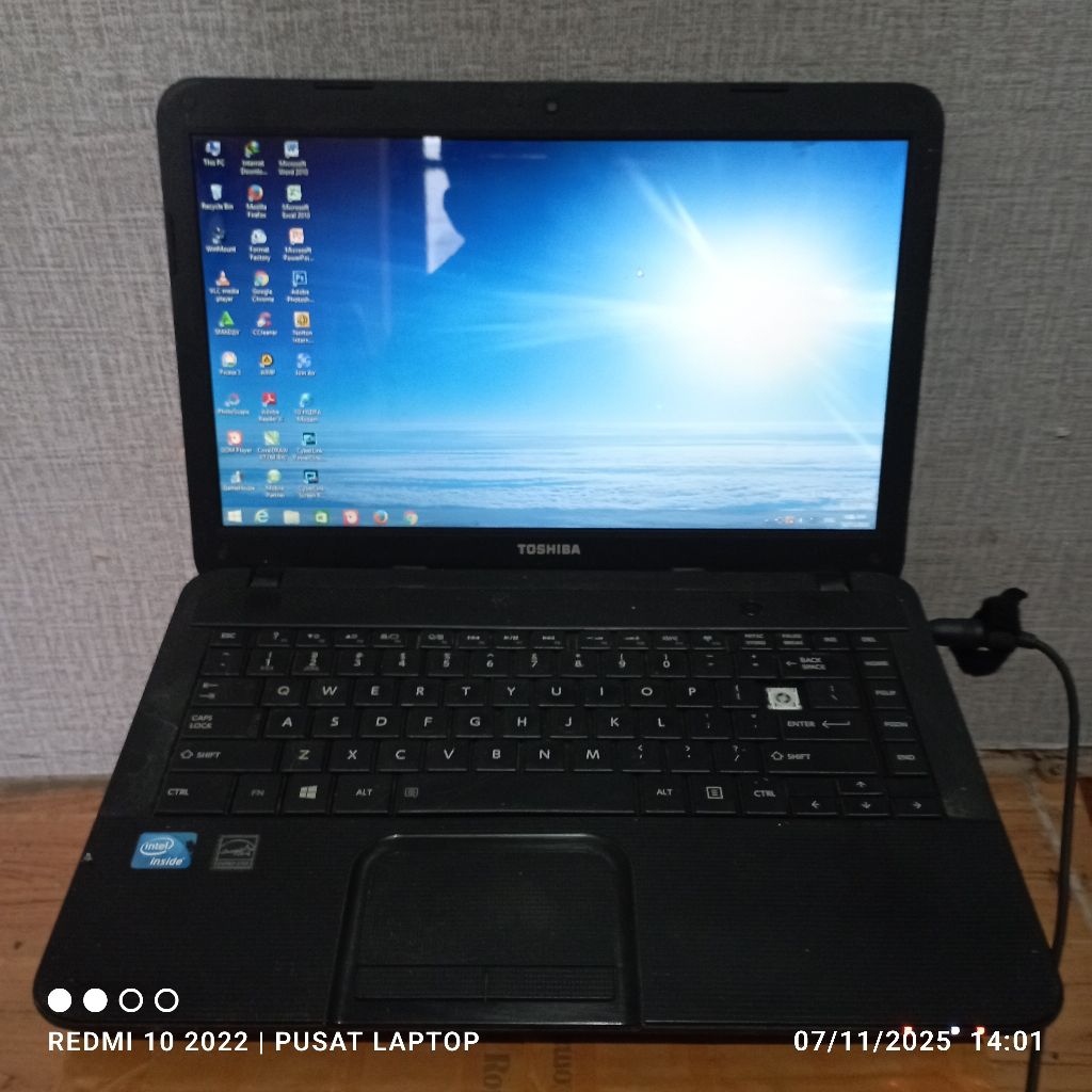 Laptop Toshiba satellite C800 windows 8 Intel inside Ram2gb HDD320gb DDR3 LCD14in Mesin normal teste