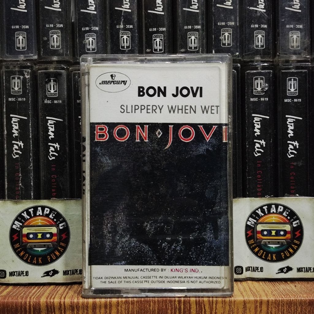 Kaset - Bon Jovi - Slippery When Wet - Kaset Pita - Radio Tape - Radio - Pemutar Kaset - Retro - Cla