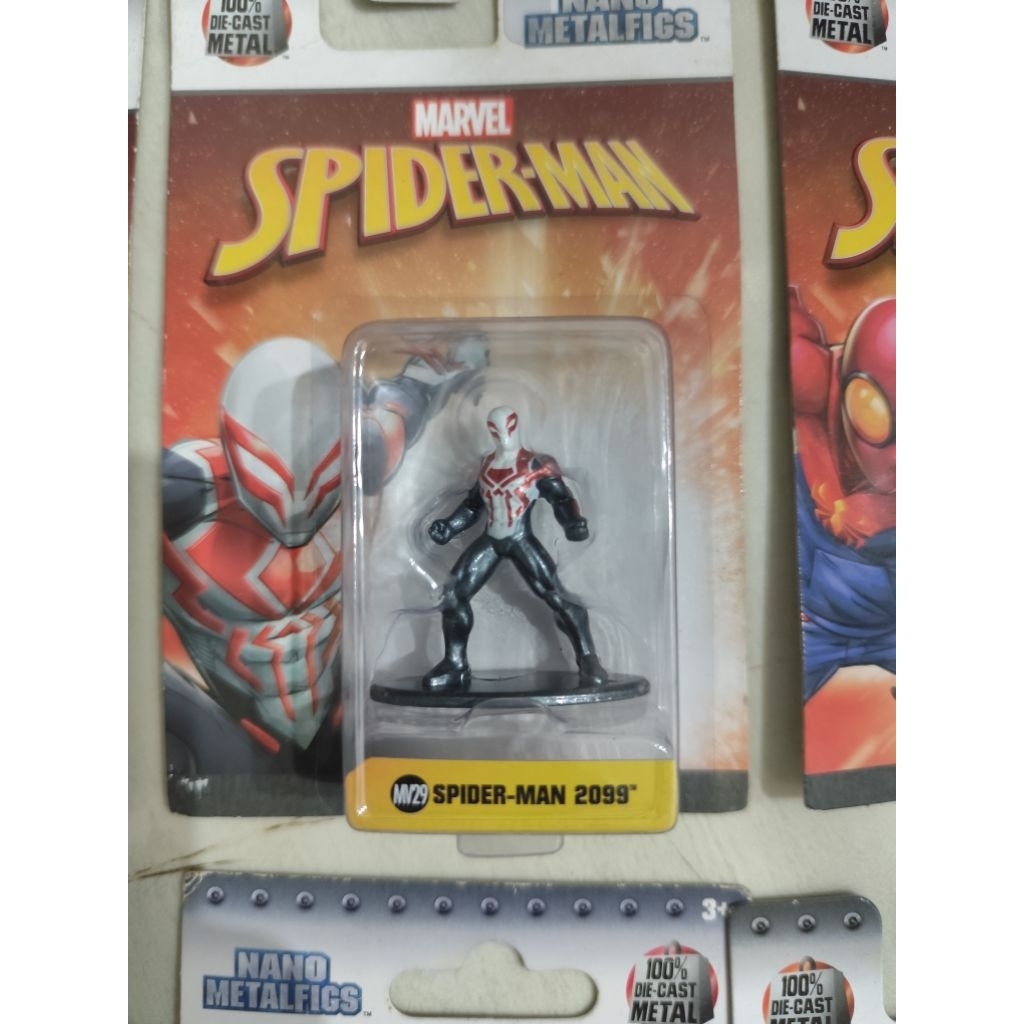 mainan koleksi Marvel  spiderman 2099