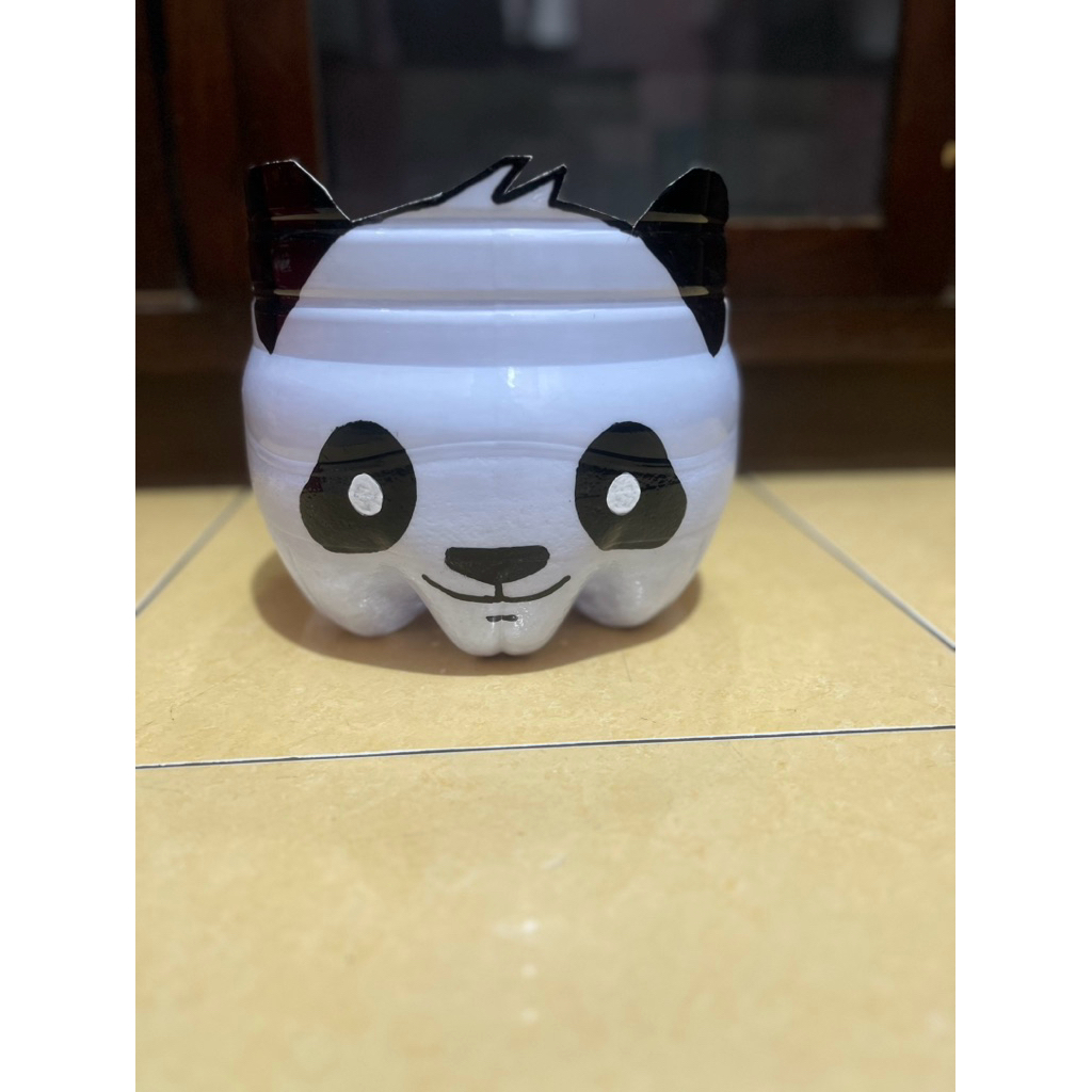 Pot Tanaman Lucu dan Imut dari galon bekas Karakter Panda