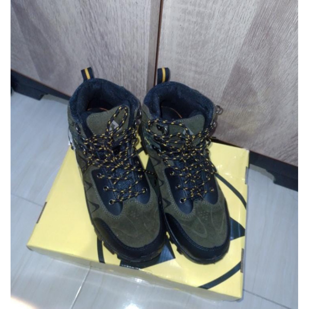 Sepatu Hiking Aerostreet