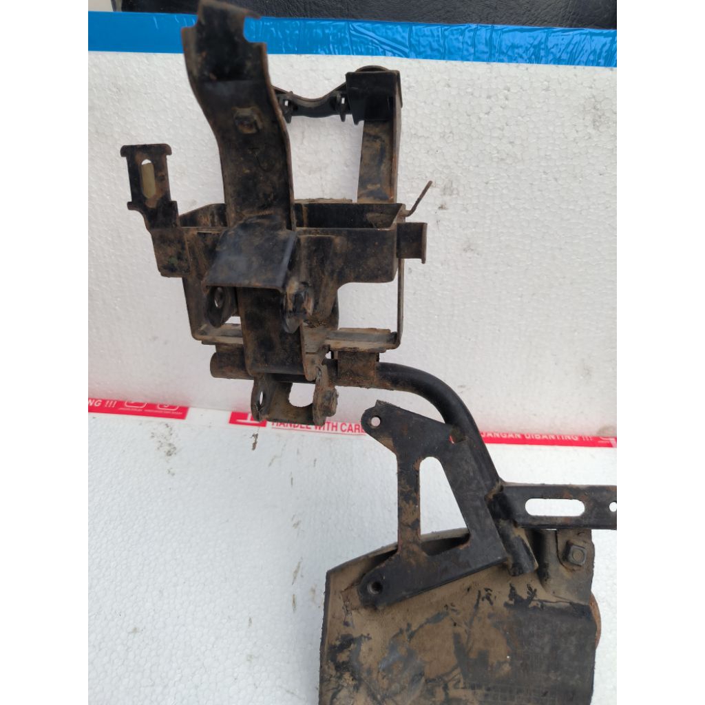 Dudukan Aki Vario 125 Old Original Lepasan