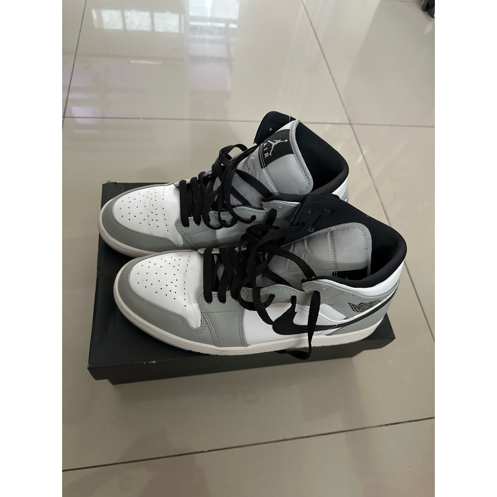 Nike Air Jordan 1 Mid Smoke Grey