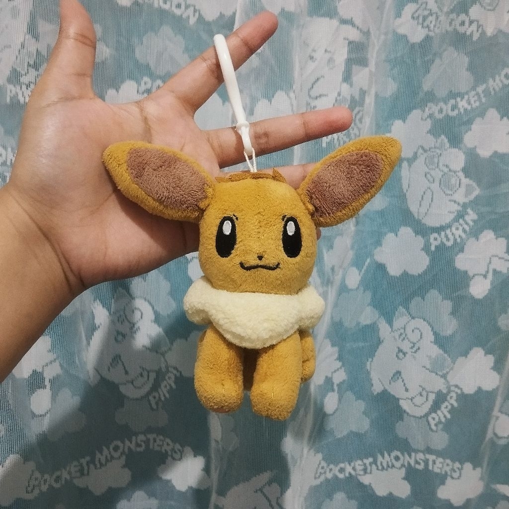 GANTUNGAN BONEKA POKEMON EEVEE SITTING pokemon center