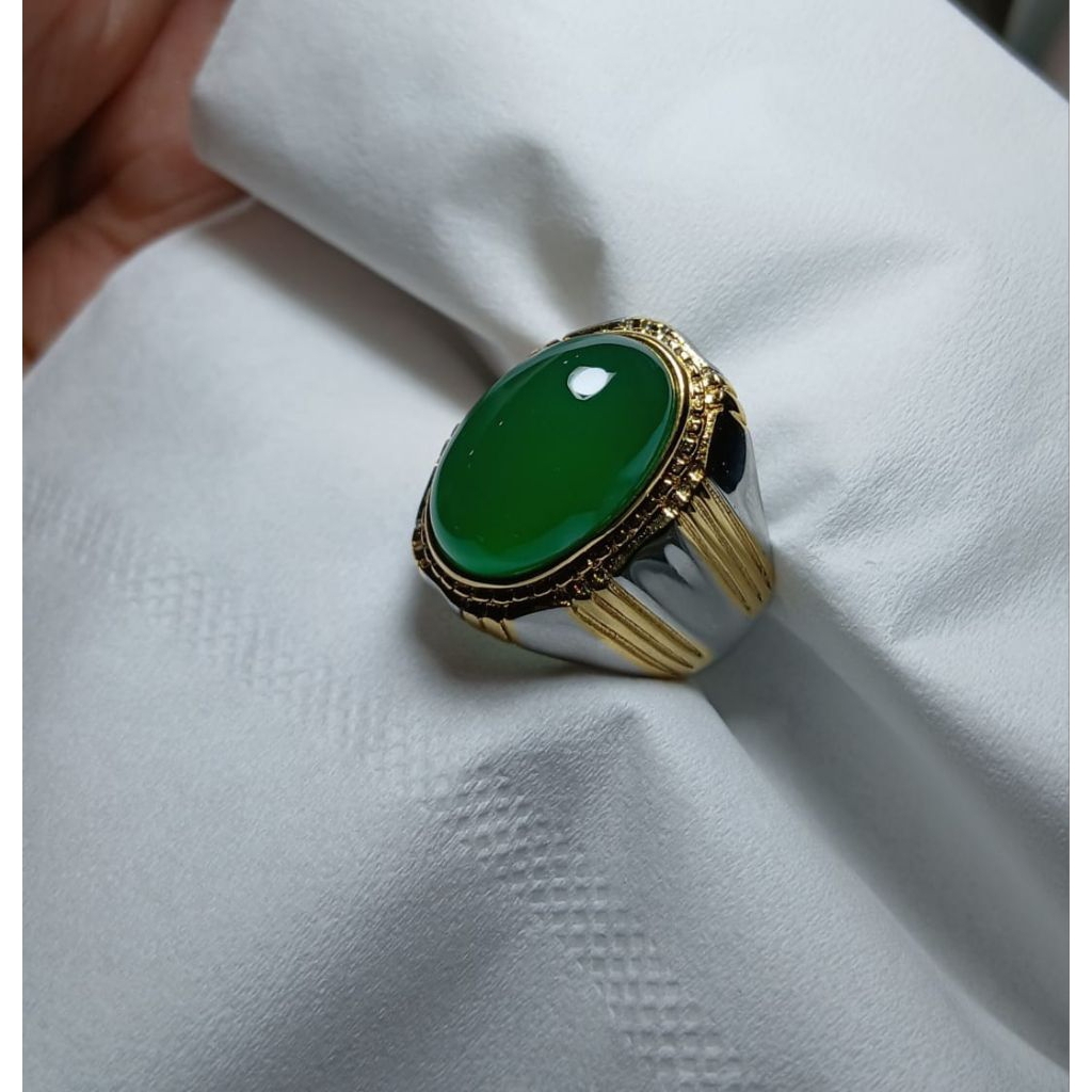 Cincin batu akik green chalsedony kristal giwang naturalDimensi 17×10×6
Ring Titanium kombinasi size