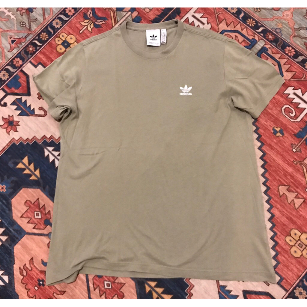 Kaos Bunga Hijau Sage ( L )