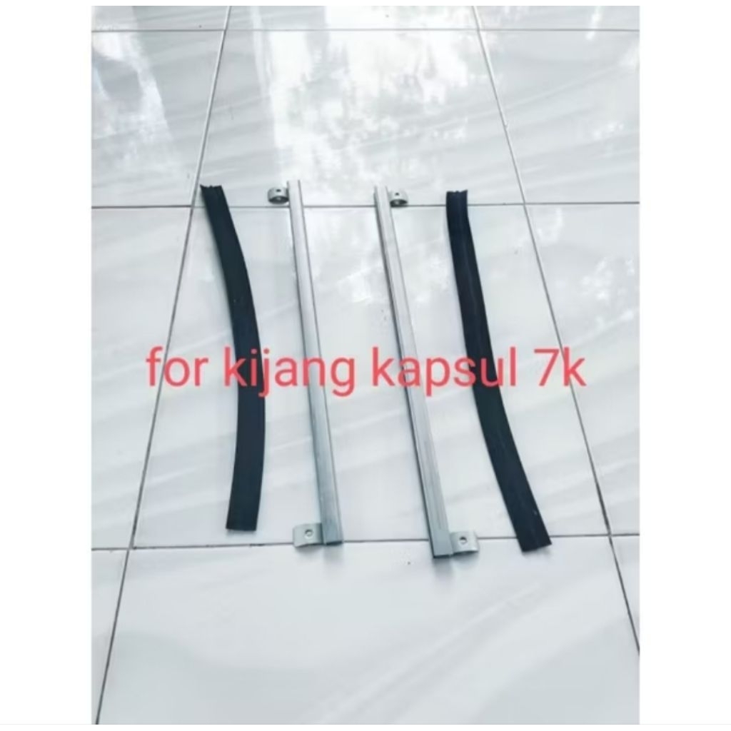plat dudukan kaca pintu depan kijang kapsul 7k Sepasang plus karet