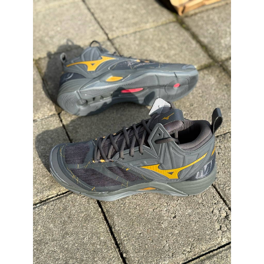 BEST SELLER SEPATU VOLI MIZUNO ORIGINAL MOMENTUM 2 MID free  kaos kaki