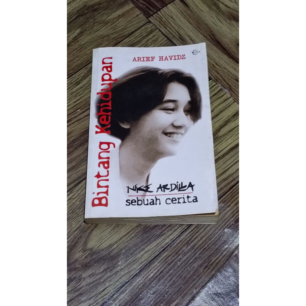 Buku Biografi Nike Ardilla