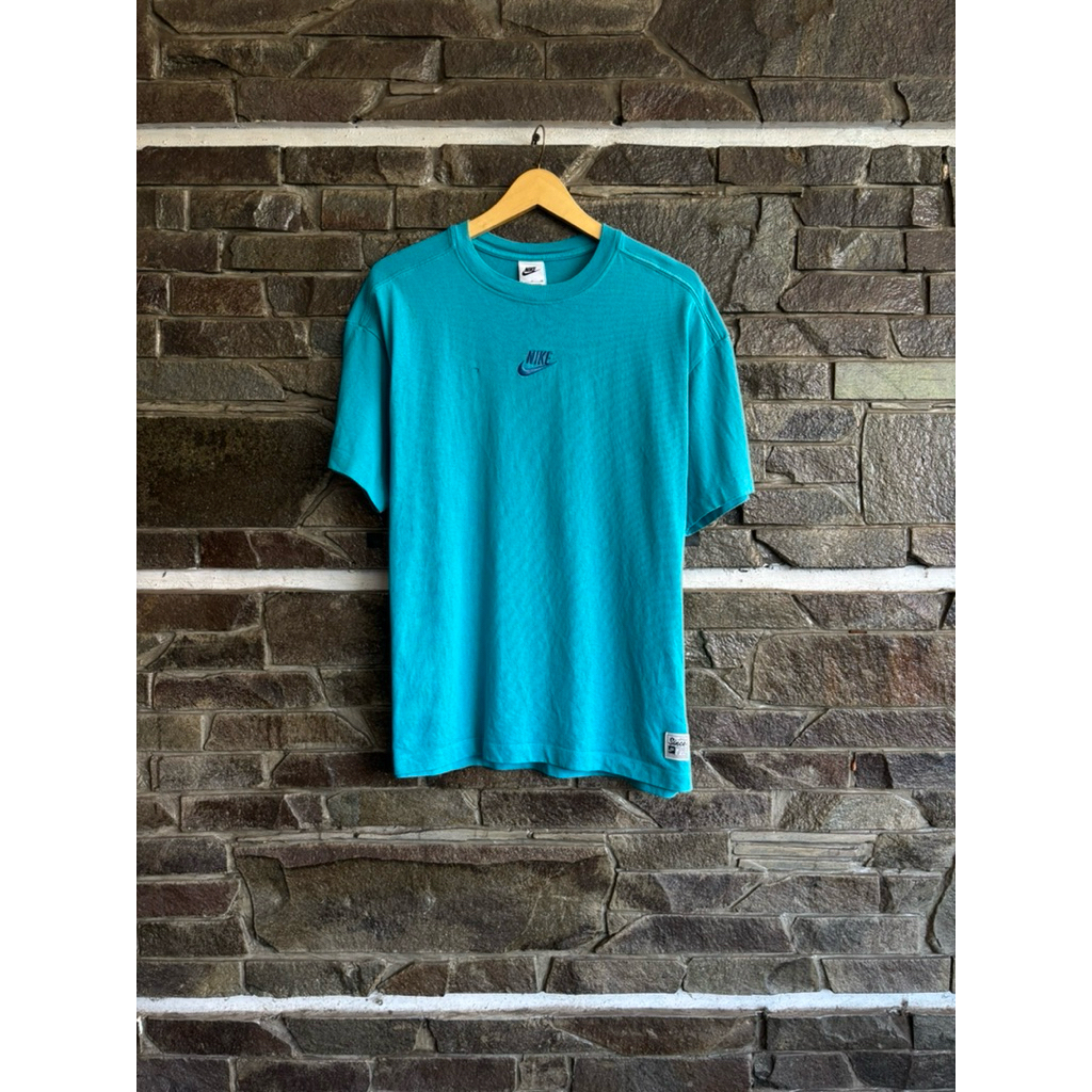 Nike • Tonal Center Logo Flower Back Embroidery NRG Tee / Kaos / Tshirt Size S fit L (71x57cm) Prelo