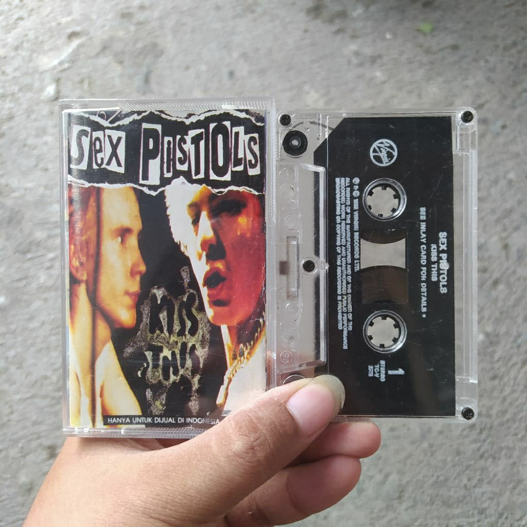 Kaset Pita Sex Pistols - Kiss This