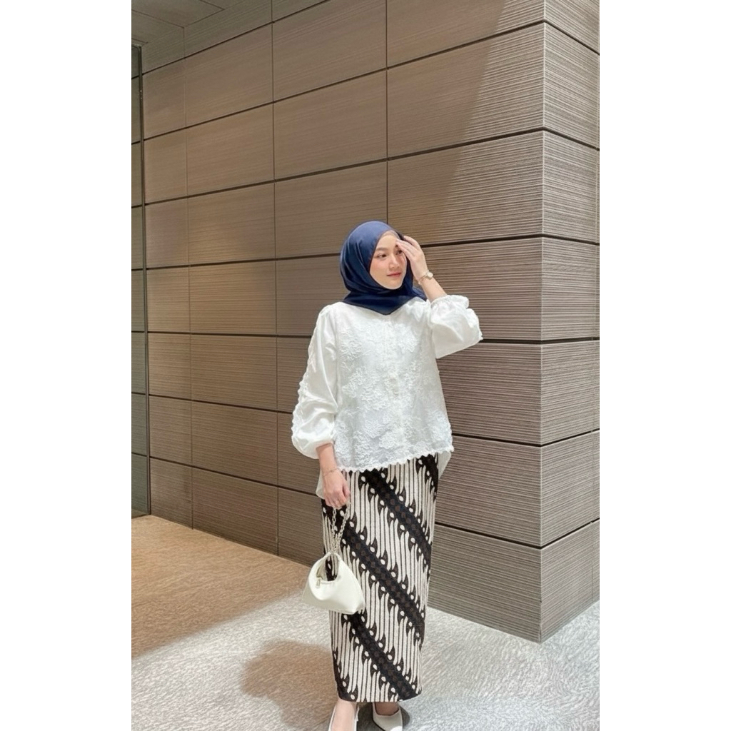 Rok Span jarik wanita