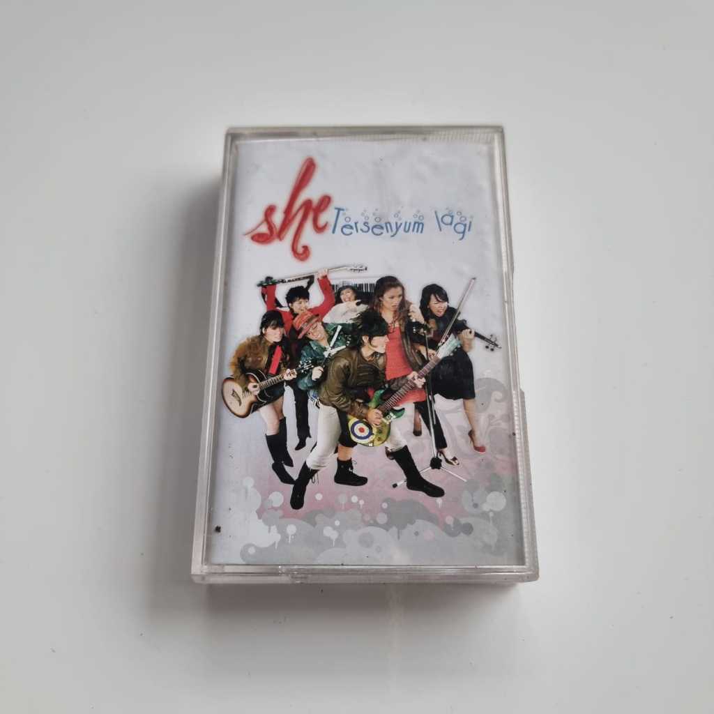Kaset SHE - Tersenyum Lagi