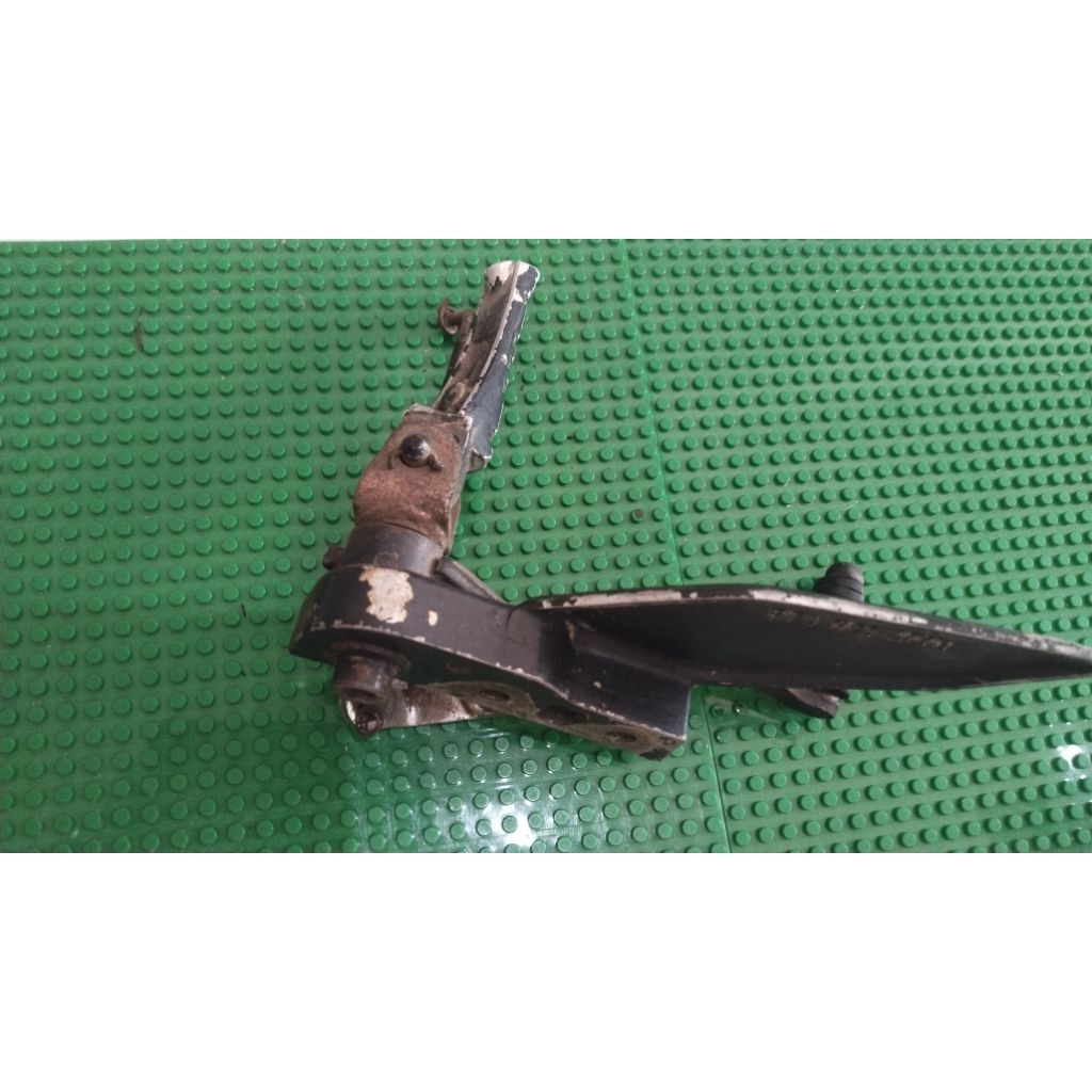 step depan operan gigi sebelah kiri motor vixion old original copotan