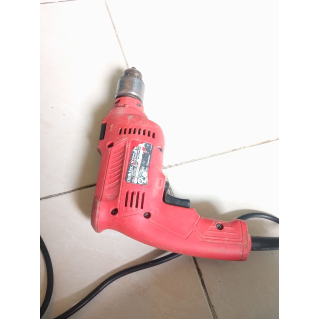 bor dril maktec ukuran 13mm dua arah kondisi bekas normal siap pakai kerja suara halus