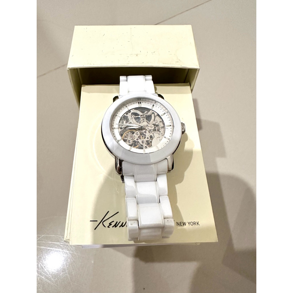 Jam tangan wanita Kenneth Cole