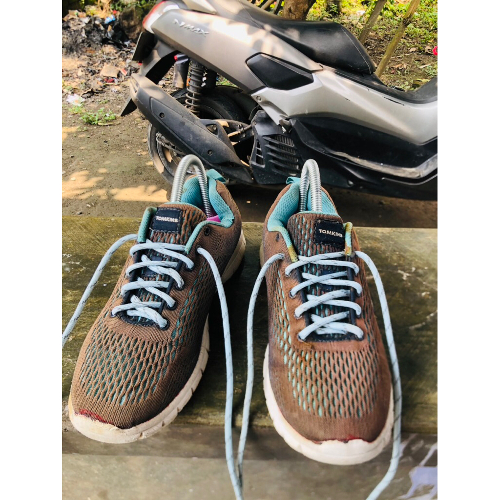 sepatu running merk tomkins uk 40