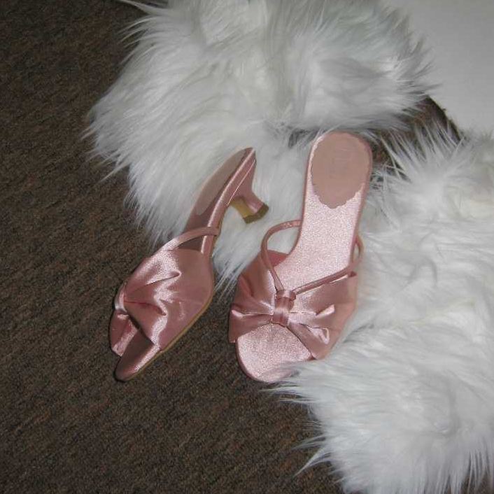 PixFootwear Pix Carrie Satin Low Heel - Sepatu Hak Wanita