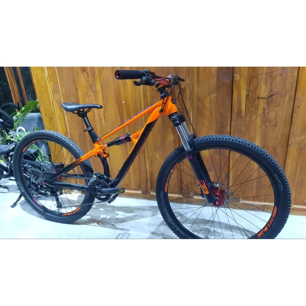 Sepeda Polygon Siskiu D5 tahun 2020 size M27.5