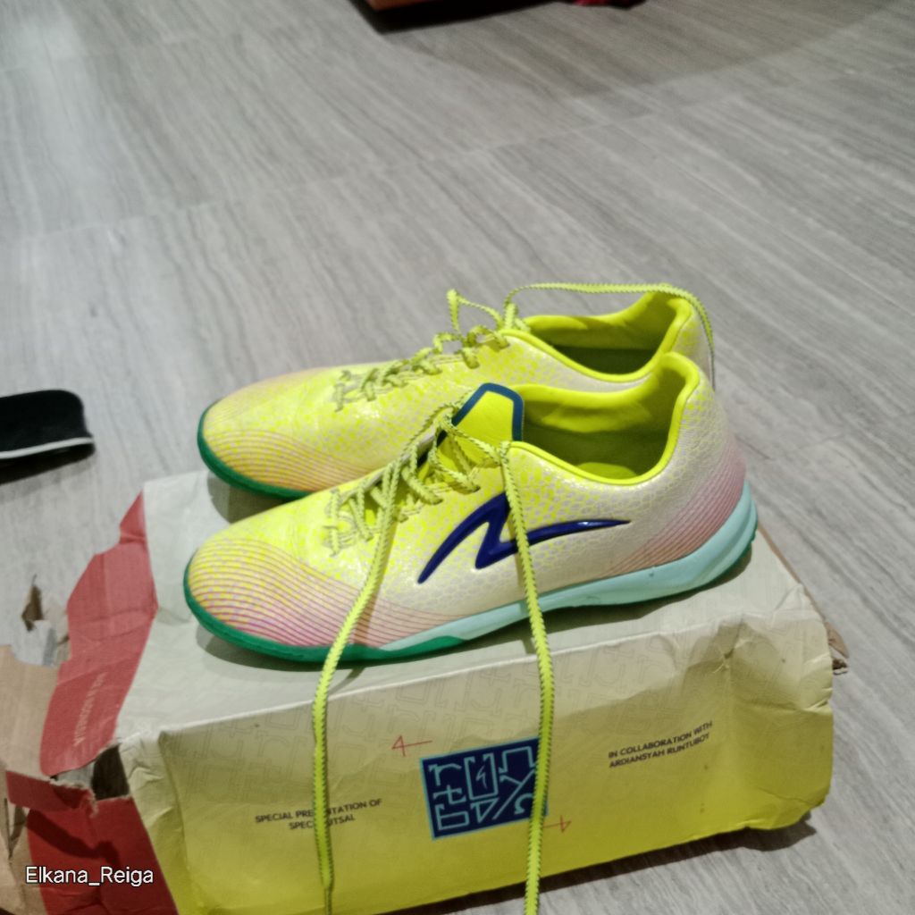 Specs Omega Runtuboy