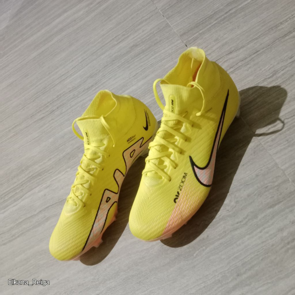 Sepatu bola Nike Air Zoom
