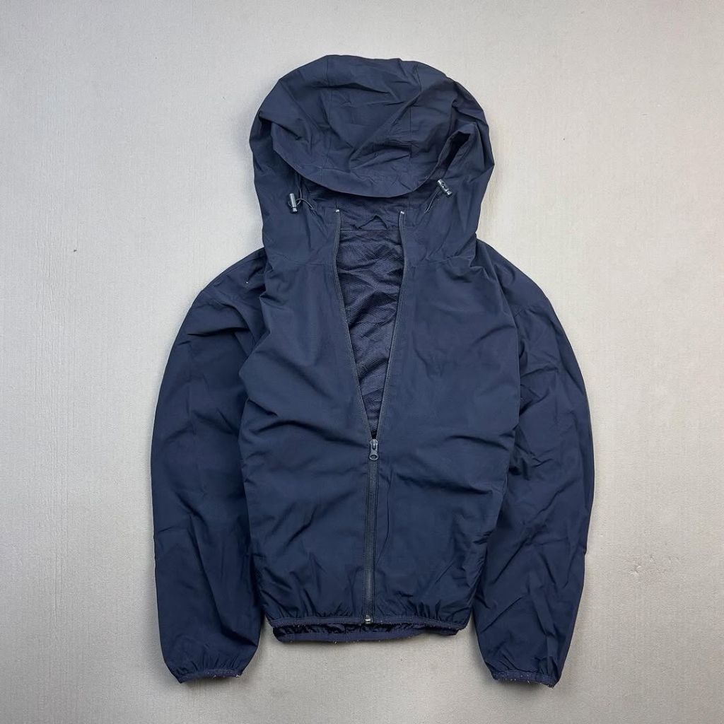 GLOBAL UNIQLO WINDBREAKER JACKET