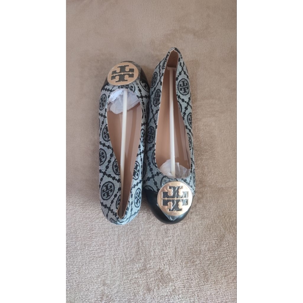 Tory burch flat shoes