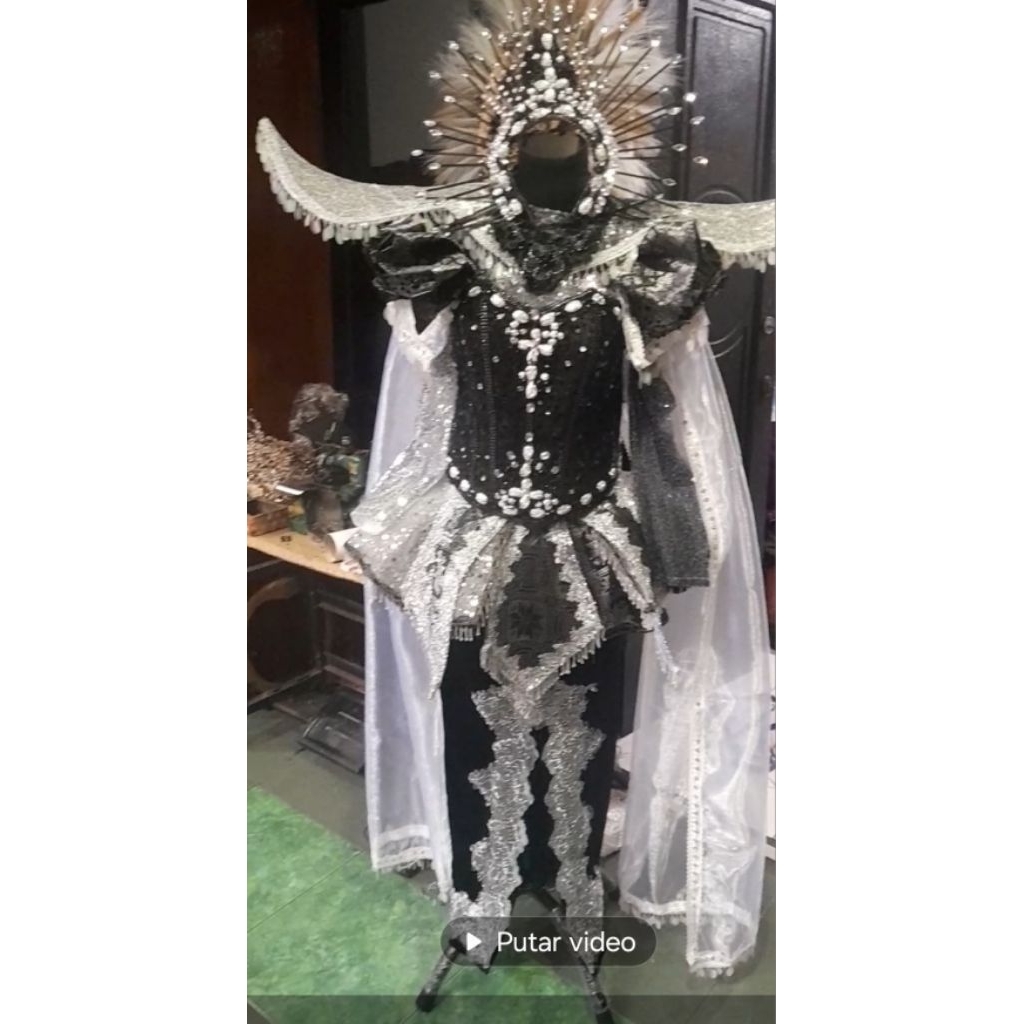 kostum karnaval dewasa