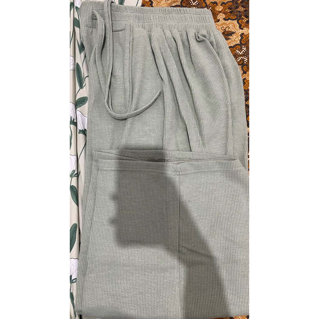 celana kulot rajut warna hijau sage knit