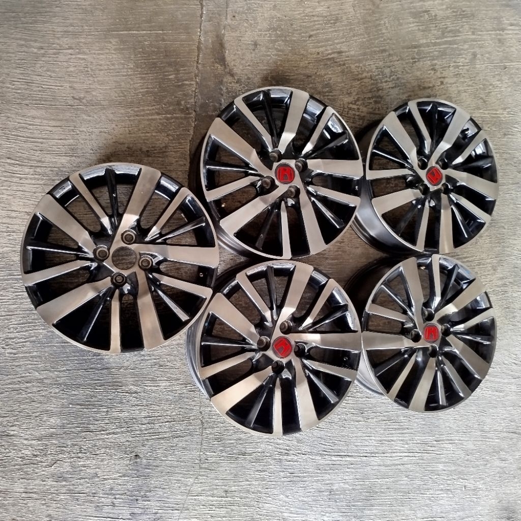 Pelek city hatchback R16 pcd 4x100 original.