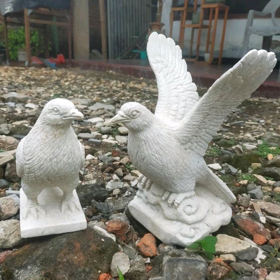 Sepasang burung merpati batu asli marmer putih kilap glossy
