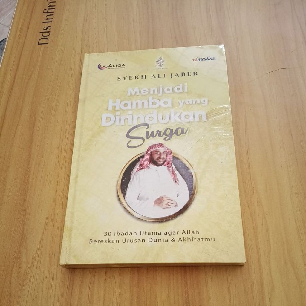 Buku menjadi hamba yang dirindukan surga-syekh ali jaber