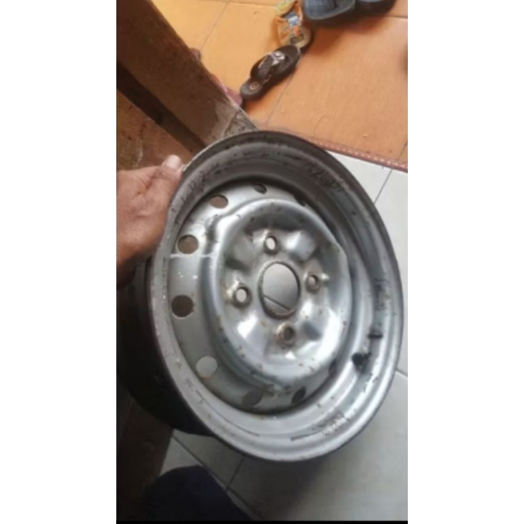 velg original bawaan kijang super R13 pcd 4x114 bisa futura panther