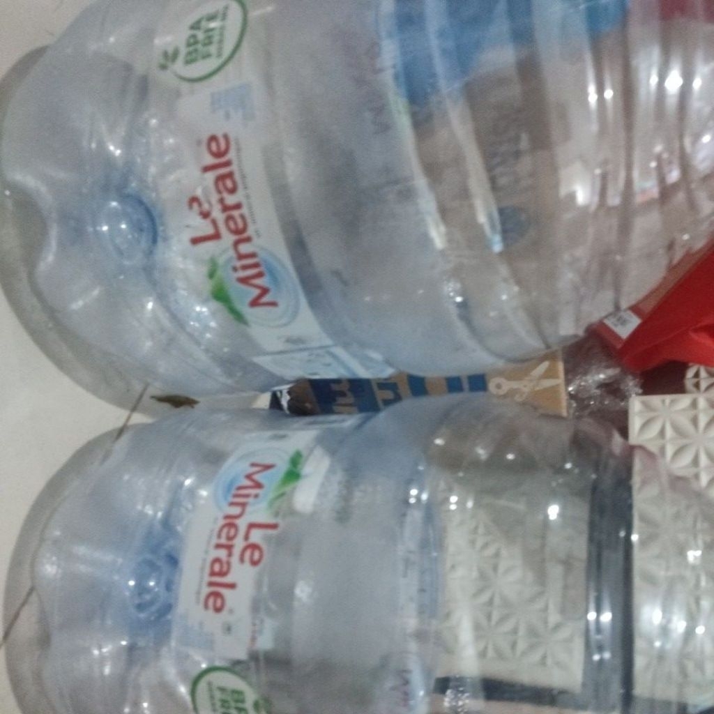 GALON LE MINERAL BEKAS KOSONG