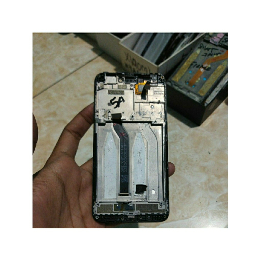 FRAME TATAKAN LCD TULANG TENGAH XIAOMI REDMI 5a/4x/4a SUDAH BERIKUT LCD BEKASNYA ORIGINAL COPOTAN