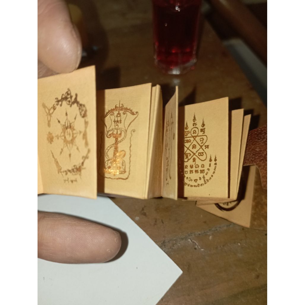 buku  jawa Andarun bahasa model lipatan Tinta warna emas