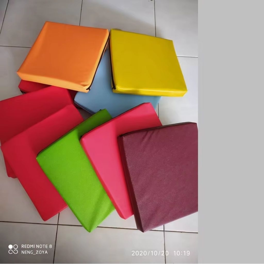 Alas Duduk Kursi Kayu