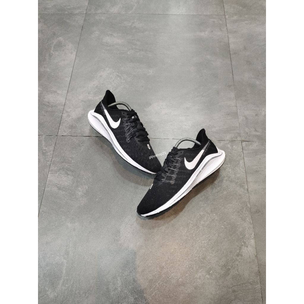 Nike Zoom Vomero 14 Black Thunder Grey. Size 42,5 insol 27