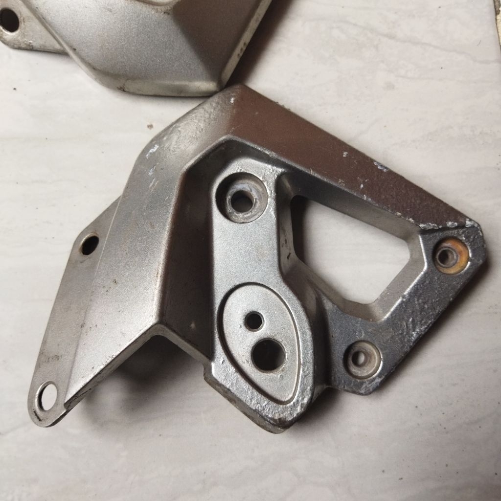 kupingan/pangkon lampu depan tiger revo barong ori seken