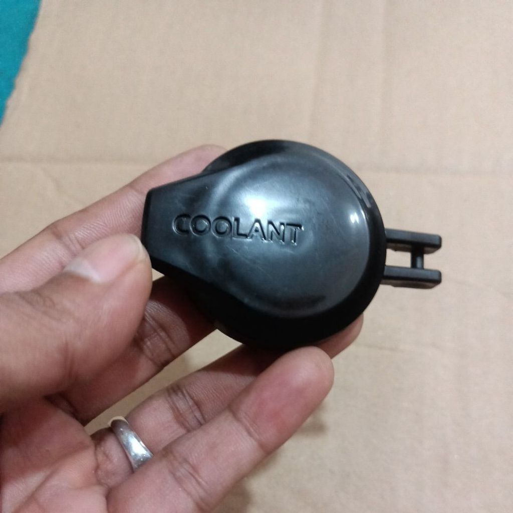 Tutup tabung cadangan air radiator mobil hyundai Original