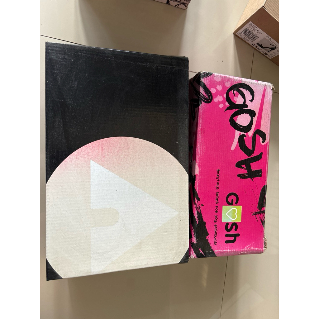 preloved kotak sepatu air walk & gosh ori