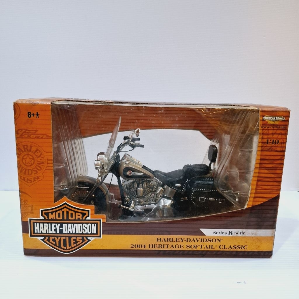 ERTL Racing Champion Harley Davidson Heritage Softail Classic 2004