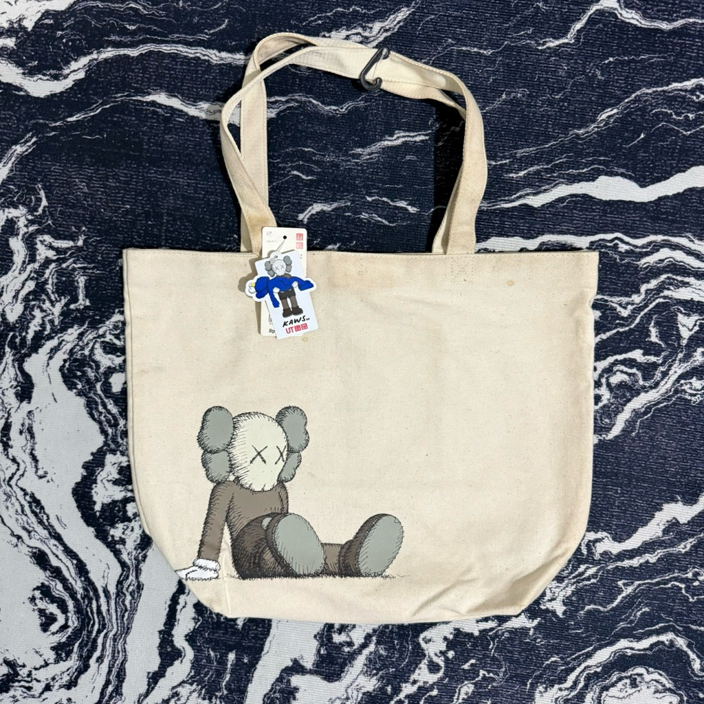 Uniqlo x kaws totebag
