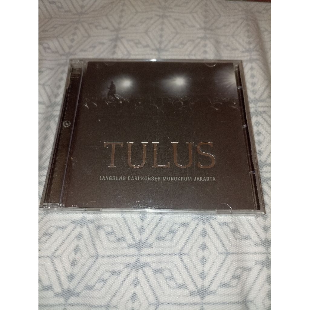 CD Tulus live monokrom