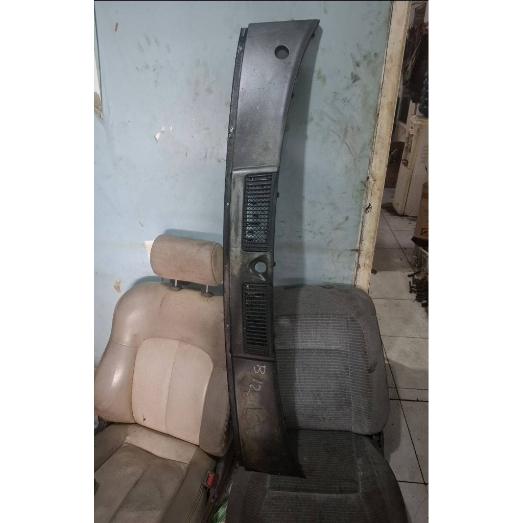 kisi-kisi bawah kaca depan cover tutup wiper nissan sentra B12 88-91