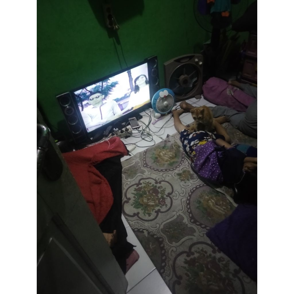 di jual tv 32 inc Polytron minus