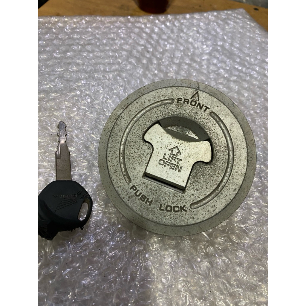 tutup tangki cbr 150 cbu original 2013-2015 anak kunci 1