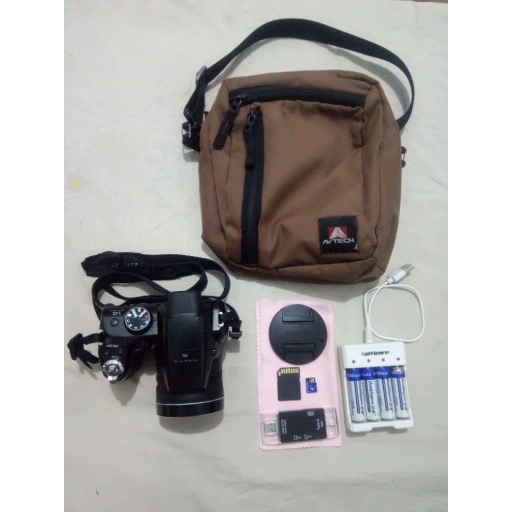 Digicam prosumer Fujifilm Finepix S4300